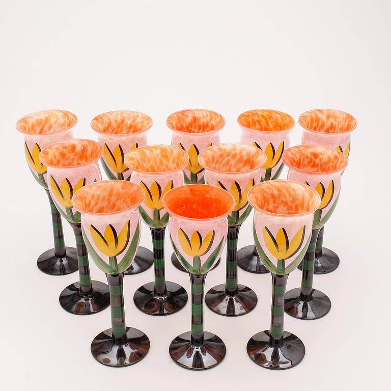 VINGLAS, 12 st, Kosta Boda, Ulrica Hydman-Vallien, signerad, 1900-talets slut.