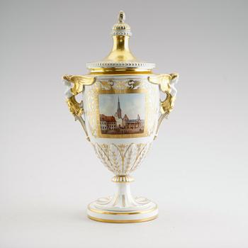 LOCKURNA, porslin, Dresden, 1900-talets första hälft.