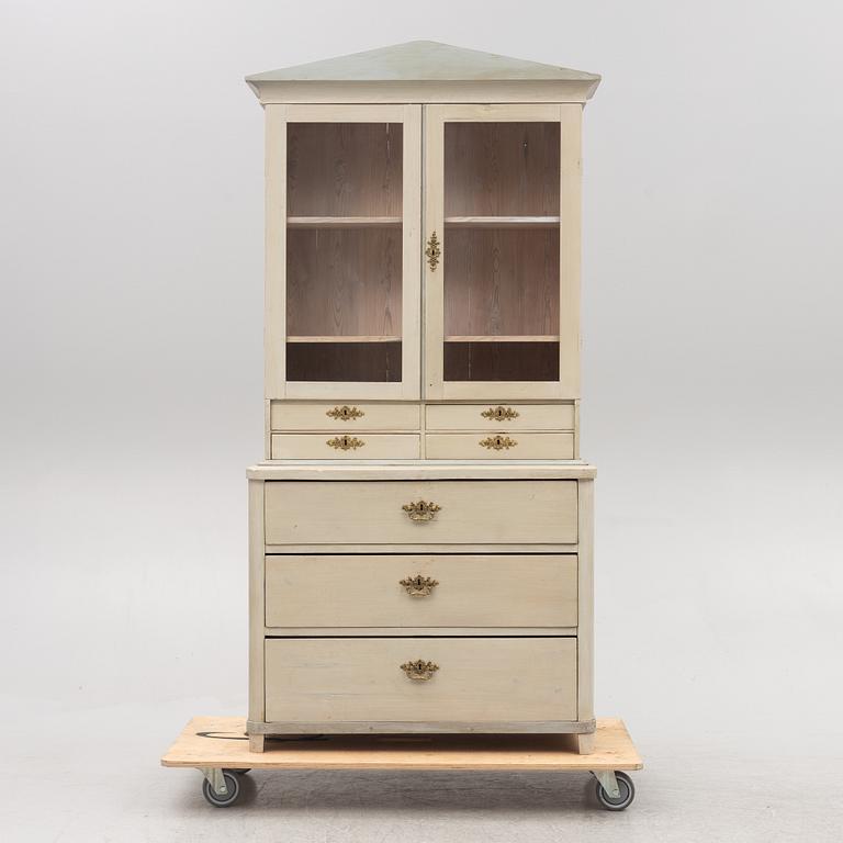 Display cabinet, 19th century.