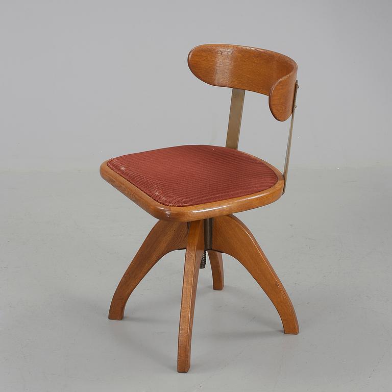 KONTORSSTOL, omkring 1900-talets mitt.