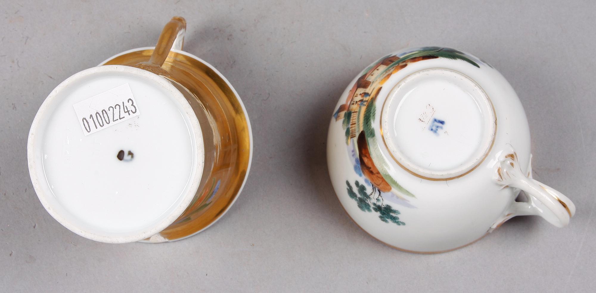 KAFFEKOPPAR 2st. Porslin. 1800-tal.
