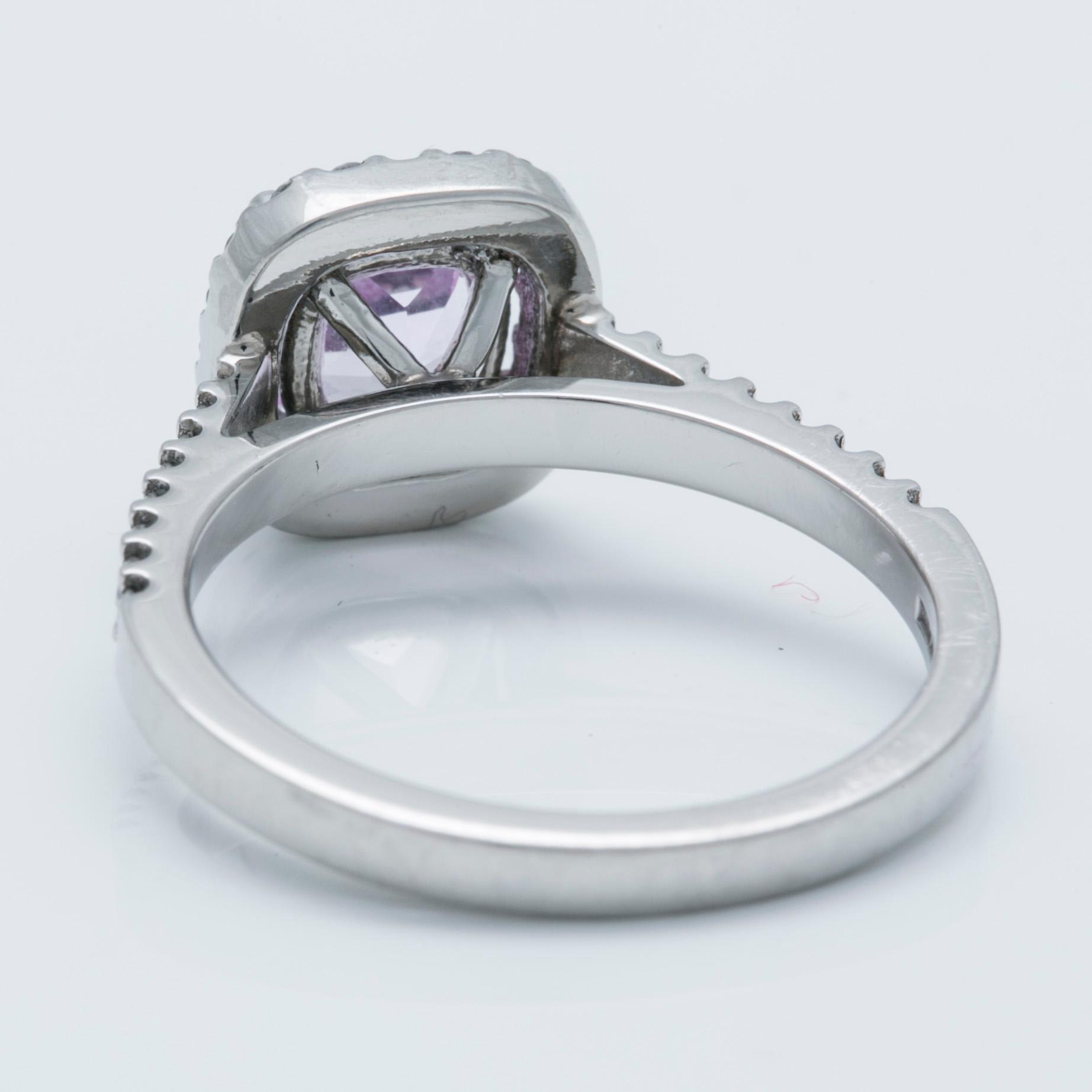 A ca 1.00 ct synthetic pink saphire ring with brilliant-cut diamonds ca 0.72 ct.