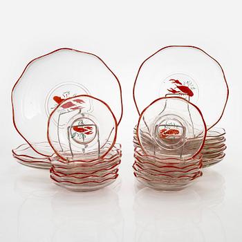 Lautasia, 23 kpl, lasia, rapukoristelu, Helsingin Purjehdusseuran HSS ravintolasta, 1930-40-luku.