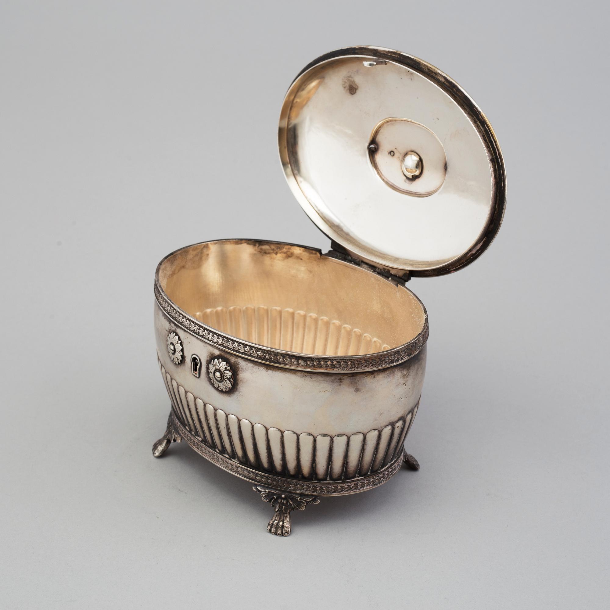 A Swedish early 20th century silver sugar-casket, mark of CG Hallberg, Stockholm 1908.