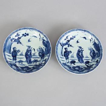 A pair of blue and white dishes, Tianqi/Chongzhen, 17th Century.