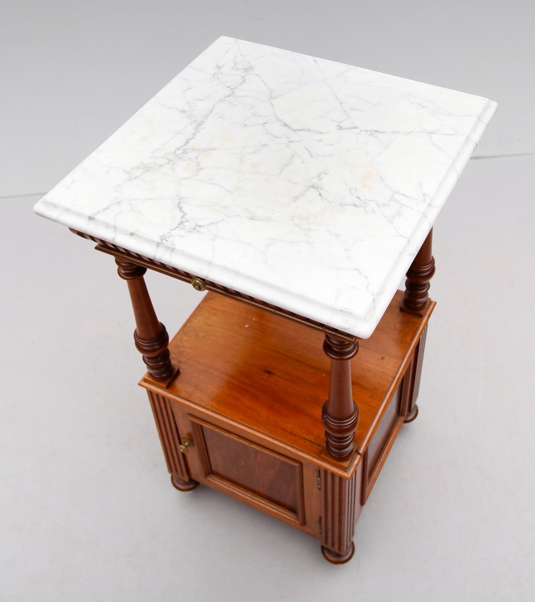 POTTSKÅP, nyrenässans, sent 1800-tal.