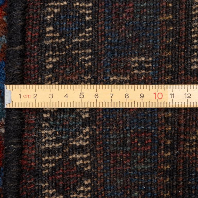 A Khamse rug, ca 190 x 150 cm.