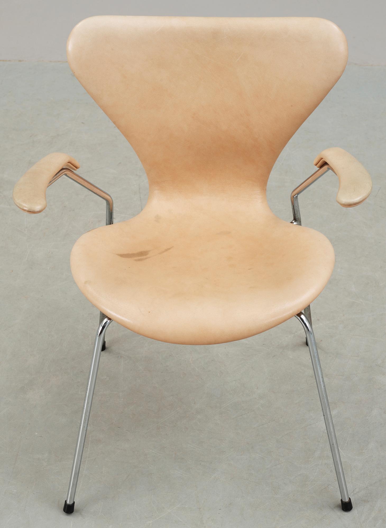 KARMSTOL, "Sjuan", Arne Jacobsen, Fritz Hansen, märkt undertill, troligen slutet av 1970-talet.