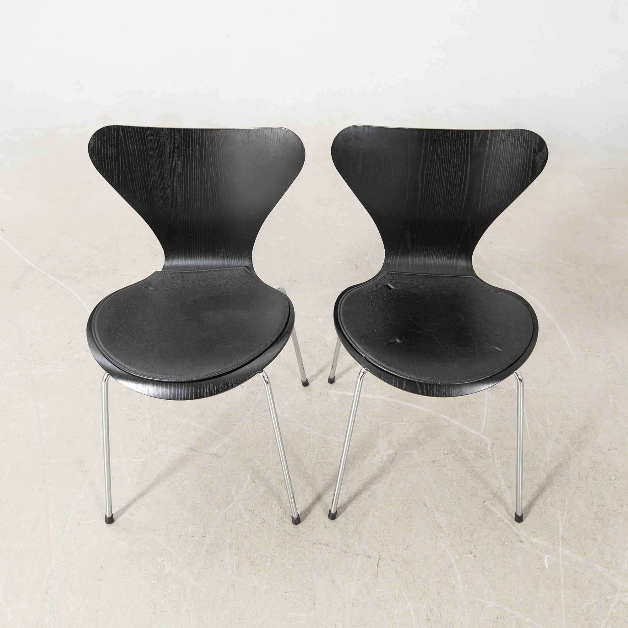 Arne Jacobsen, chairs, a pair, "The Seven", Fritz Hansen, Denmark 2007.