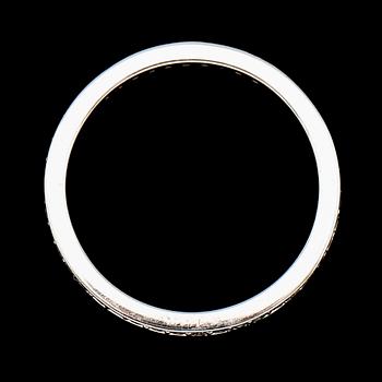 RING, 18K vitguld, briljantslipade diamanter tot ca 0.41 ct. Vikt ca 2 g.