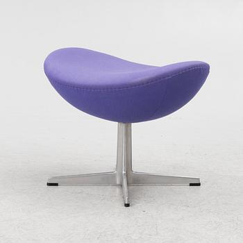Arne Jacobsen, an armchair with footstool, "The Egg", Fritz Hansen, Denmark, 2003.