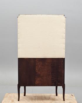 VITRINSKÅP, Louis XVI-stil, 1900-talets mitt.