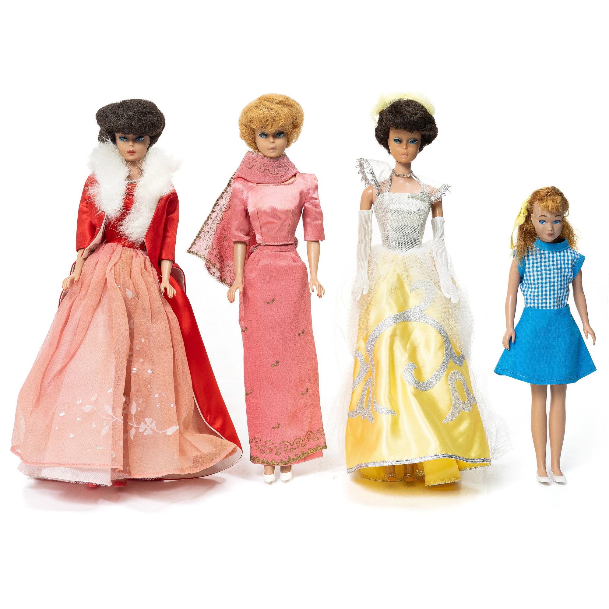 Barbiedockor, 4 st, samt kläder och accessoarer, Mattel, 1960-tal.