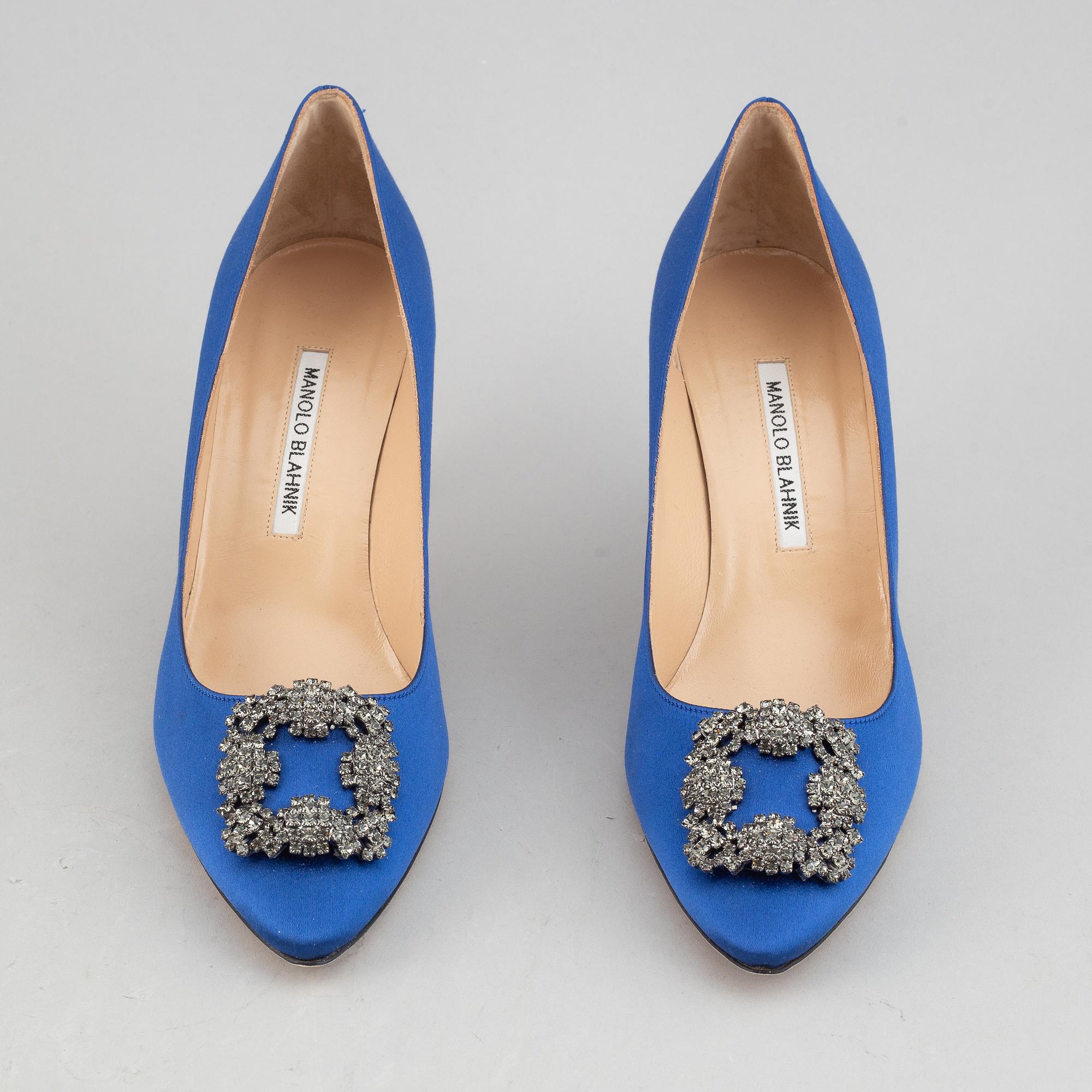 Manolo Blahnik a pair of royal Blue satin Hangisi shoes 2020 size 41. Bukowskis