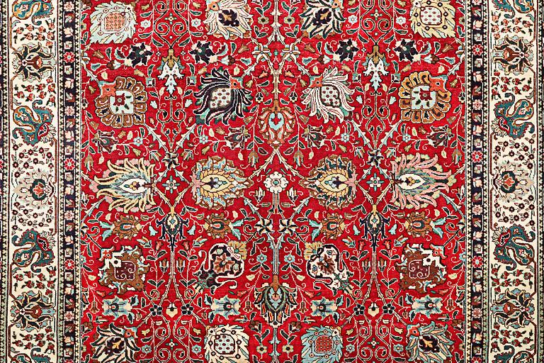 Matta, Täbriz, ca 328 x 244 cm.