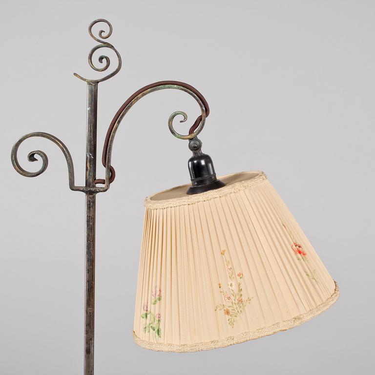 GOLVLAMPA, tidigt 1900-tal.