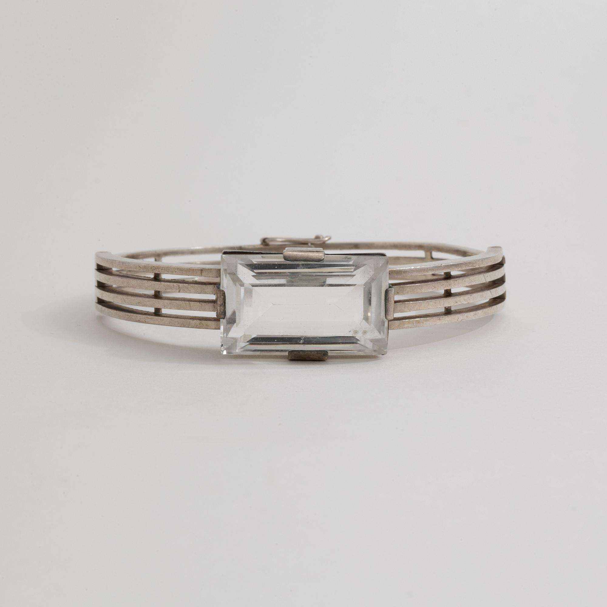 ARMRING med bergkristall, Heribert Engelbert, Stockholm, 1942.
