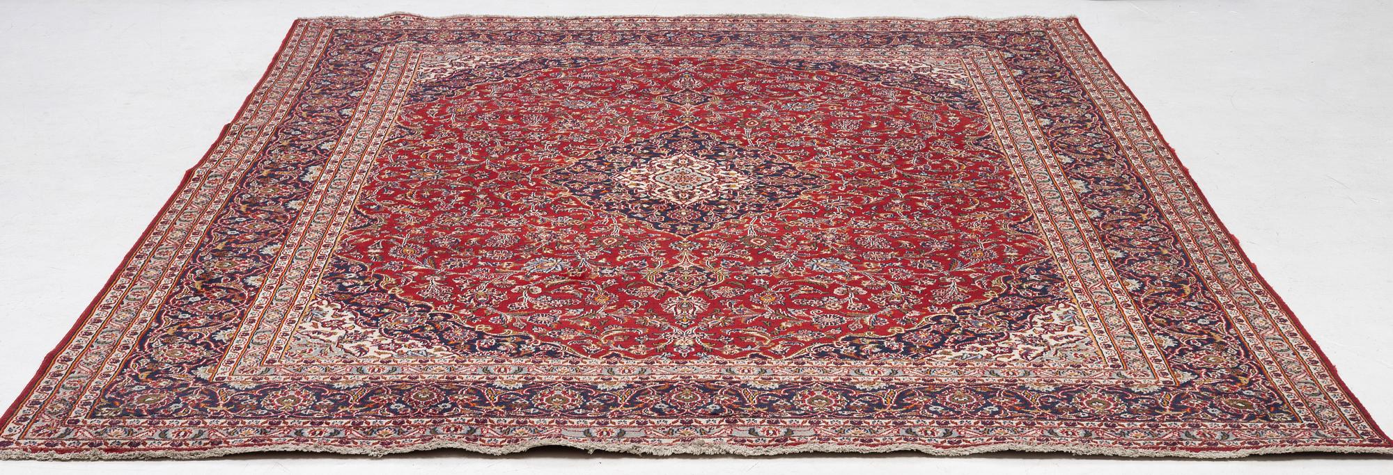 Matta, Meshed, ca 372 x 290 cm.