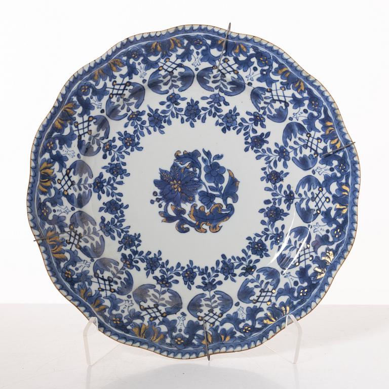 Serveringsfat, tre stycken, kompaniporslin, Kina, 1700-tal och senare.