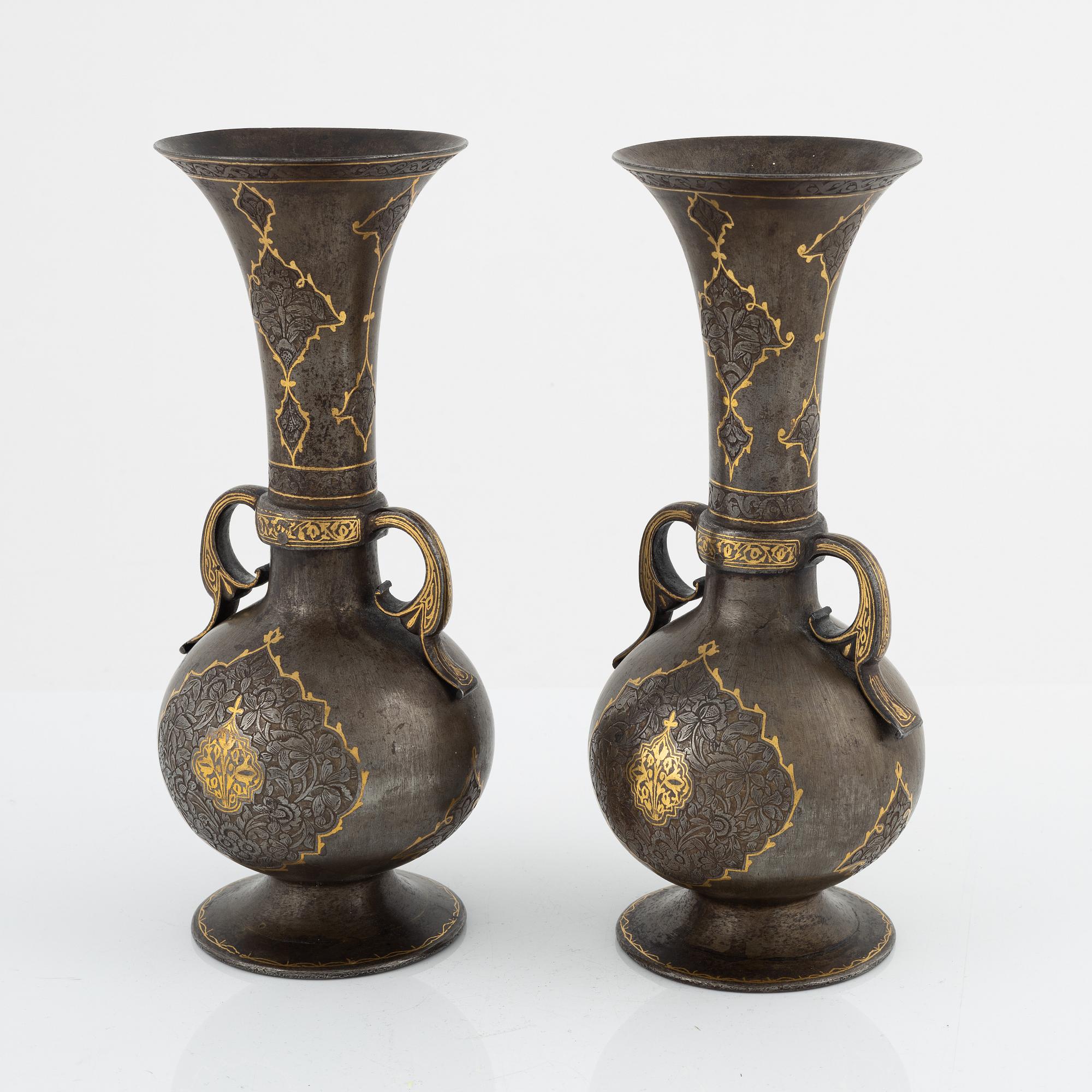 A pair of Persian vases, end of the 19th Century.