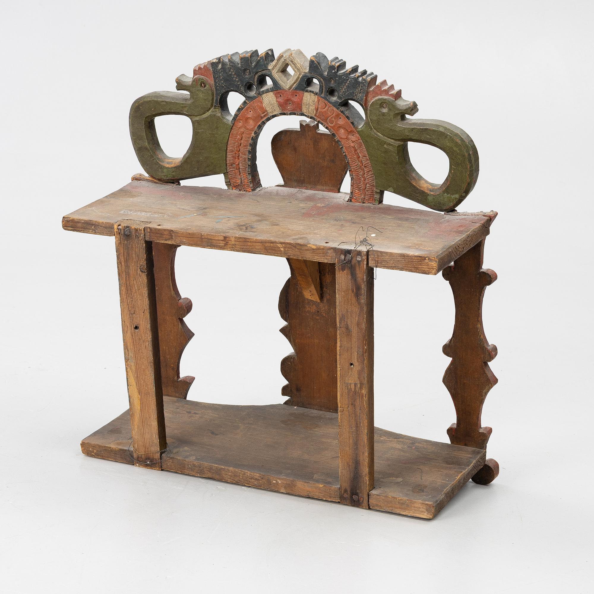 A Swedish carved and painted folk art shelf from Hälsingland, 18th / 19th century.