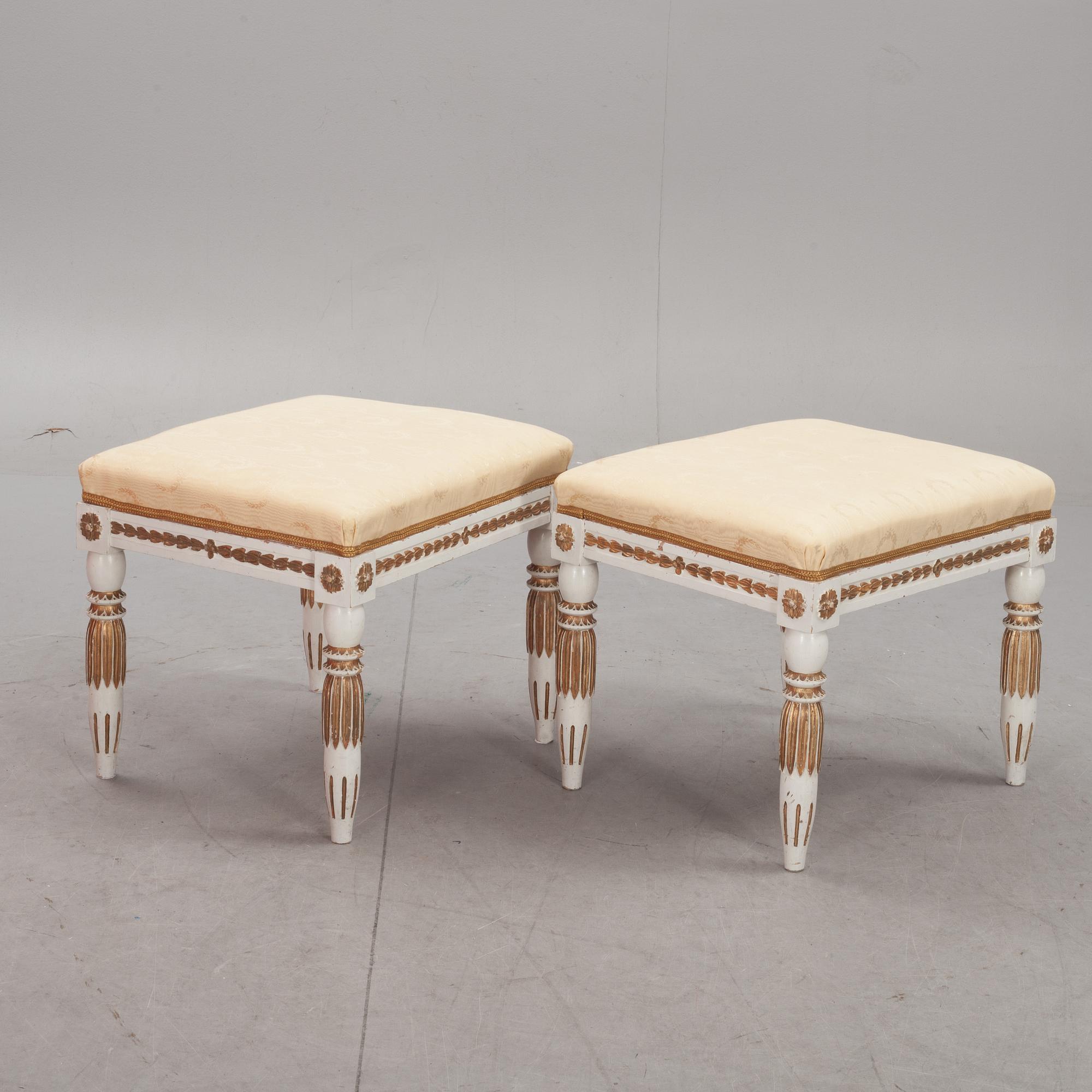 TABURETTER, ett par, gustaviansk stil, 1900-talets början.