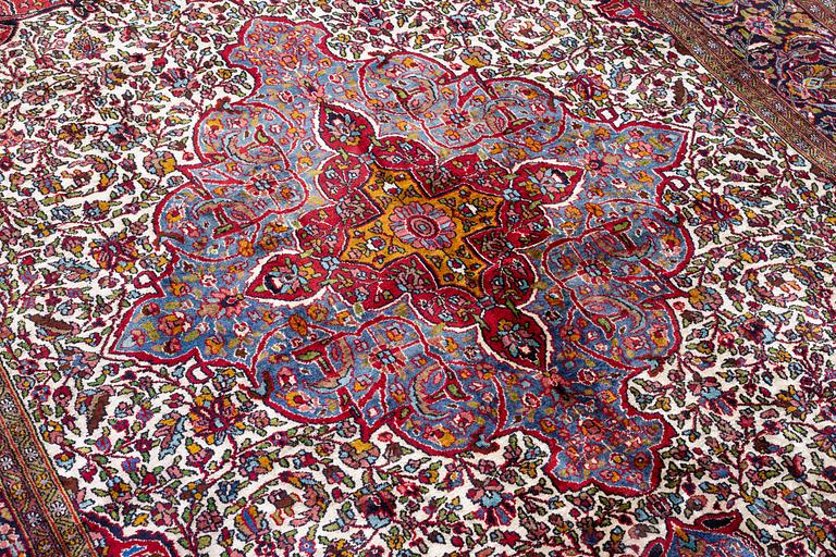 Matta, orientalisk silke, ca 269 x 184 cm.