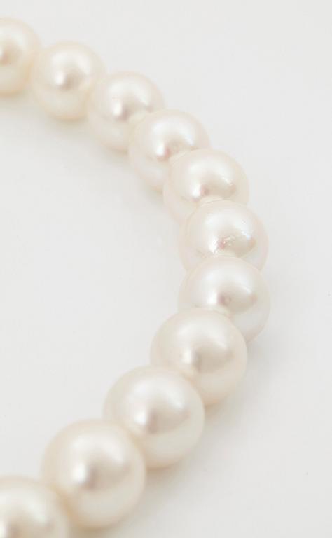 A South Sea cultured pearl necklace.