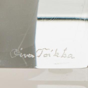 OIVA TOIKKA, An annual glass cube, signed Oiva Toikka Nuutajärvi 1985, numbered 527/2000.