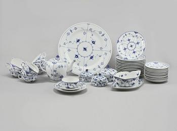 TESERVIS, 31 delar, porslin, "Musselmalet", Royal Copenhagen, 1900-talets andra hälft.