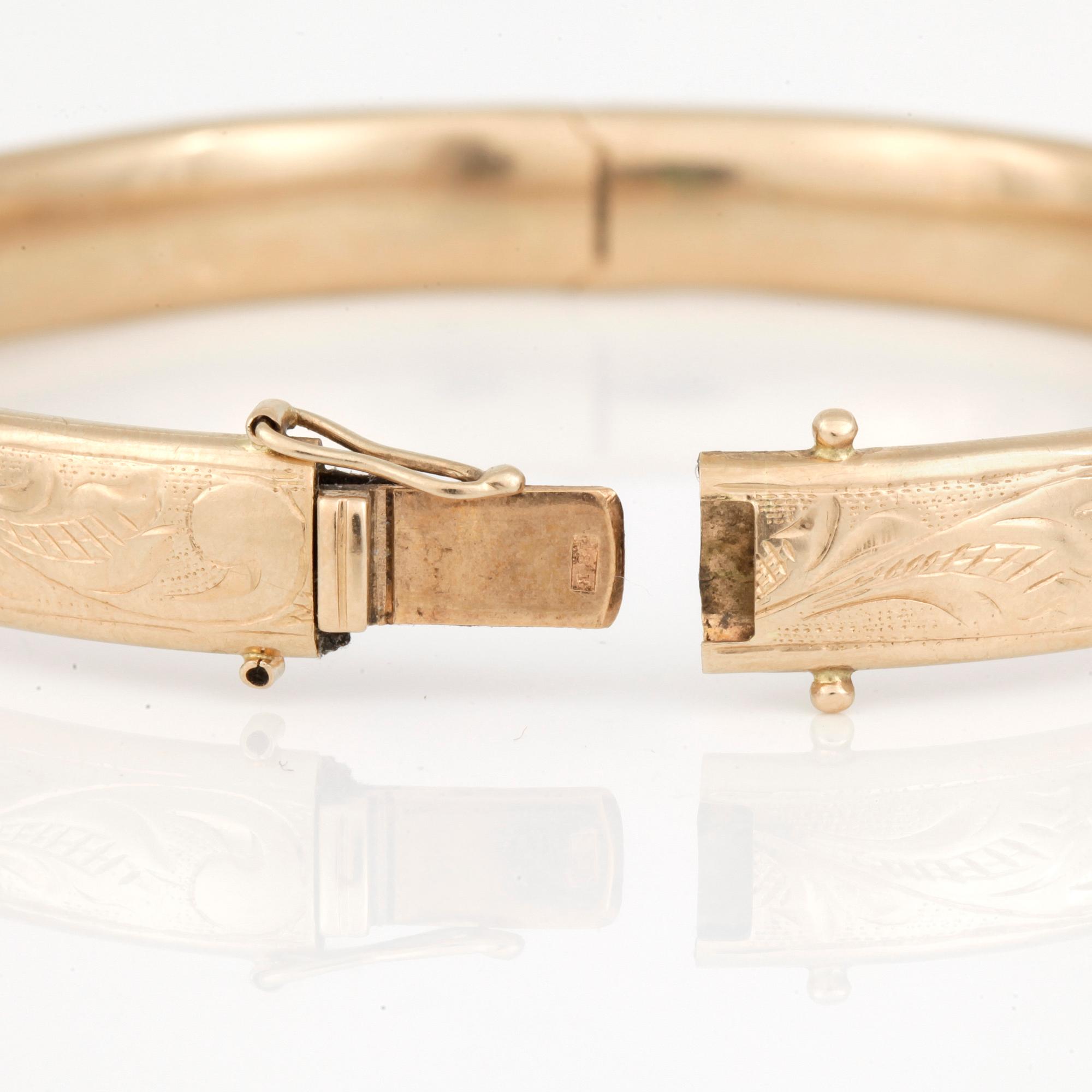 ARMRING med graverad dekor.