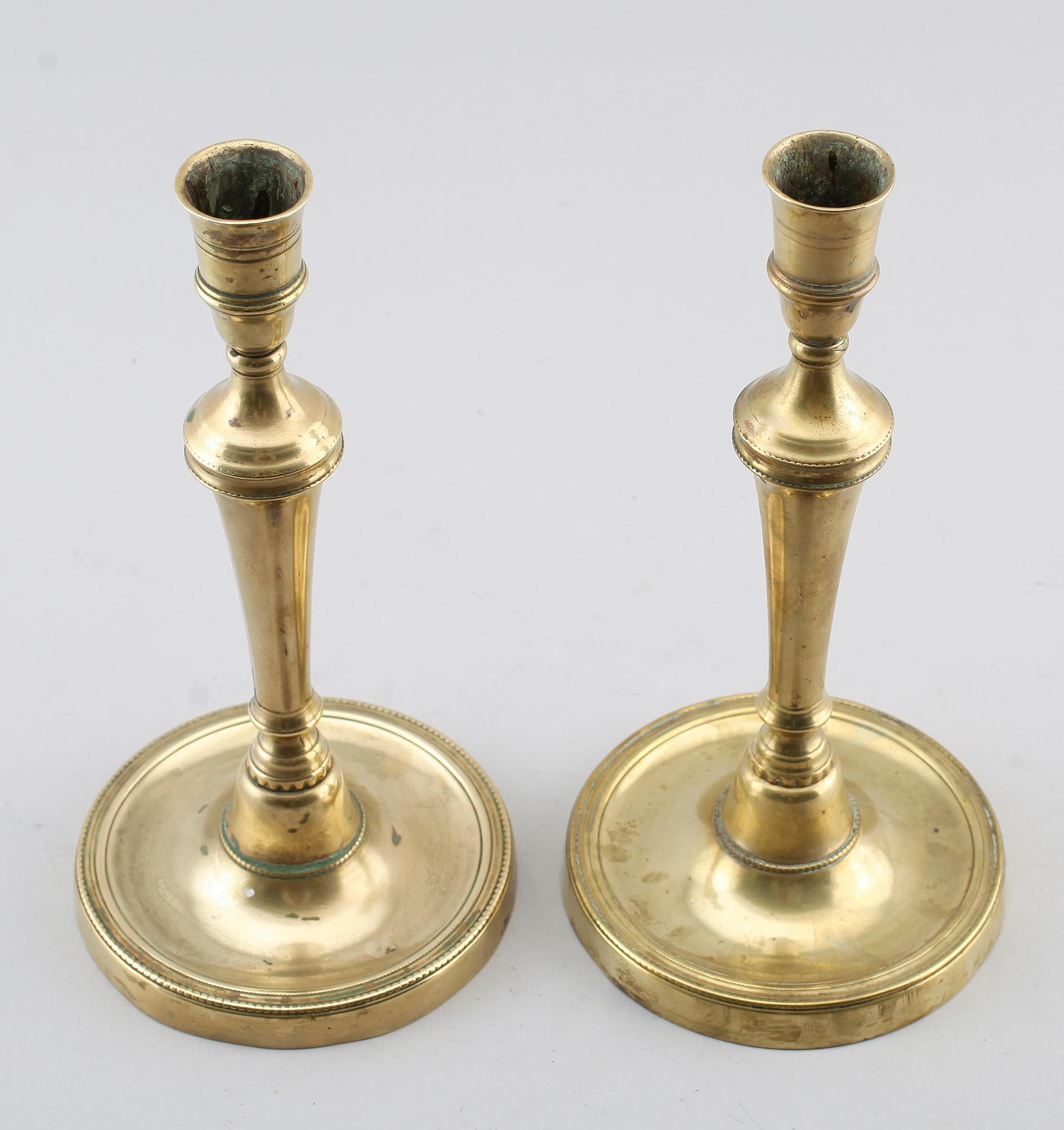 LJUSSTAKAR, 1 par, mässing, Louis Seize, 1700-tal.