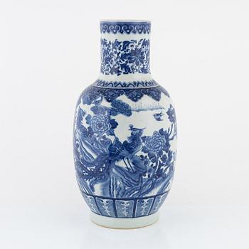 A blue and white vase, China, early 20th Century.