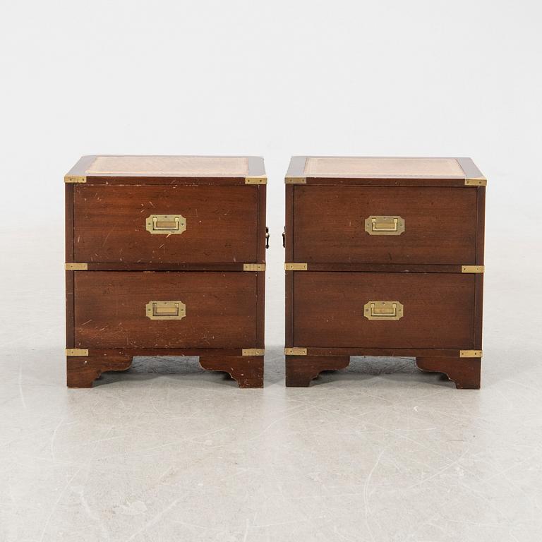 Nightstands, a pair, English style, second half of the 20th century.