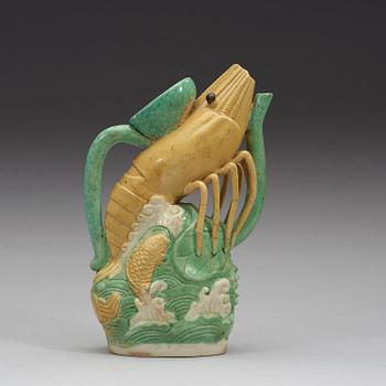 A bisquit langouste wine ewer, Ming dynasty, Wanli (1368-1644).