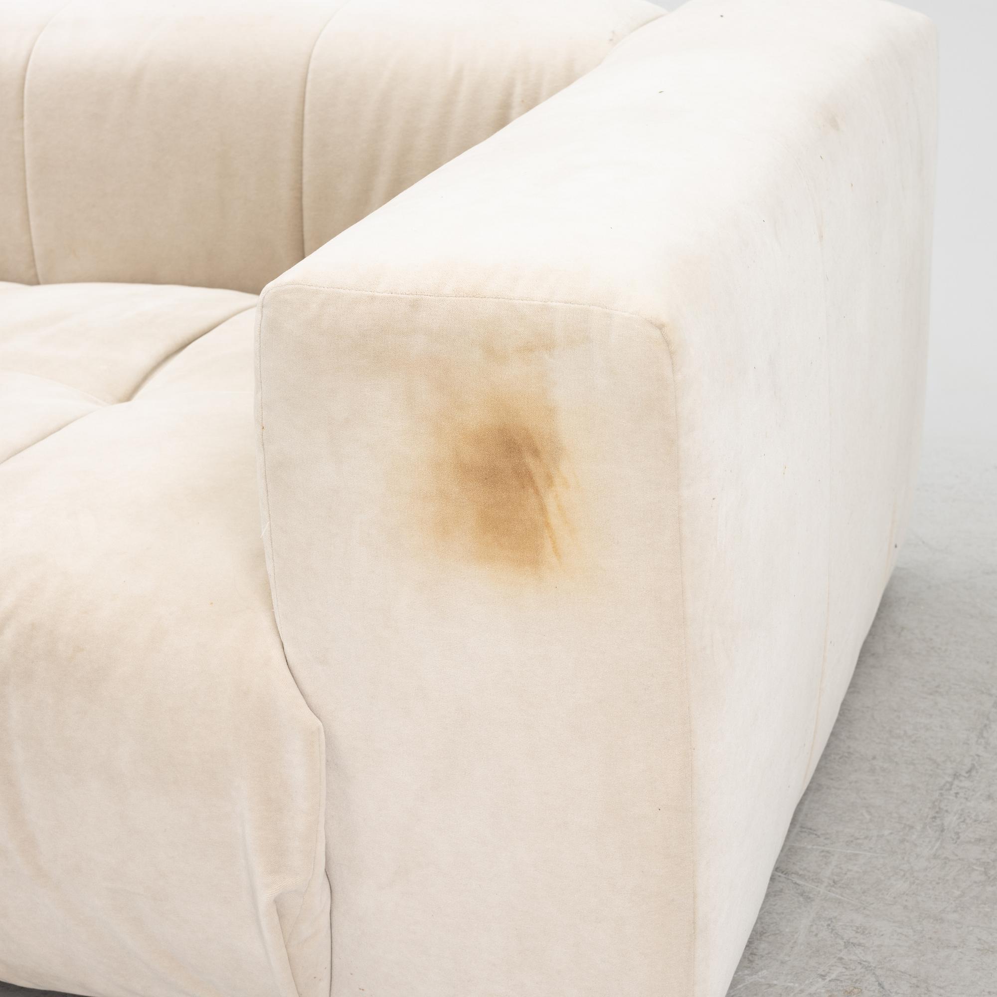 A modular "Rosso" sofa, Layered.