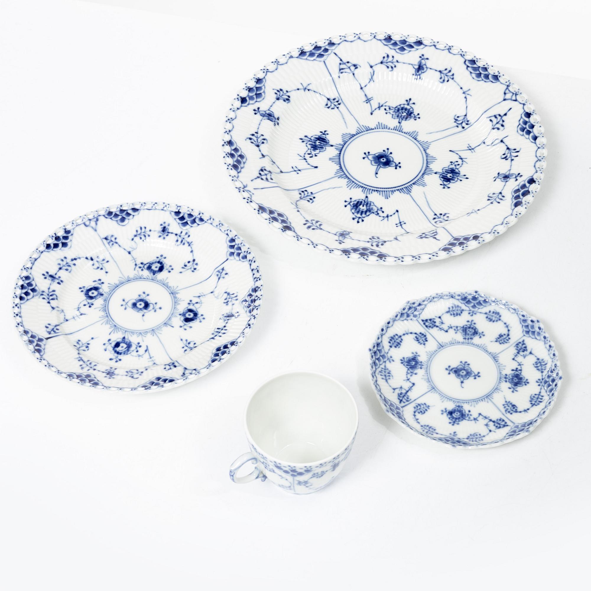 Royal Copenhagen, a 31-piece full lace porcelain coffee service, "Blue Fluted", Denmark, 1969-91.
