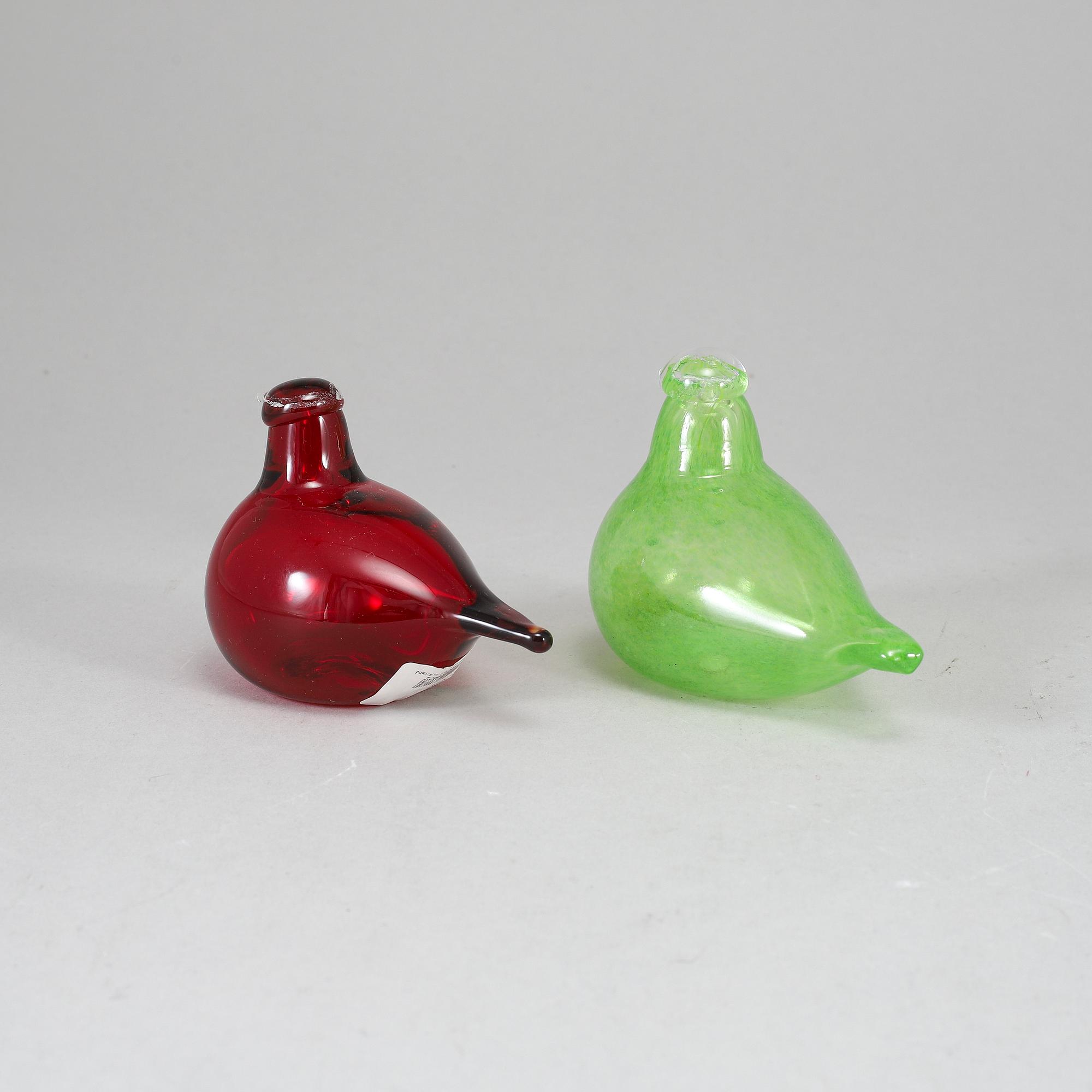 OIVA TOIKKA, a glass bird, Litte Tern-Tirri, red punainen and  Little Tern, 1996, signed O. Toikka Nuutajärvi.