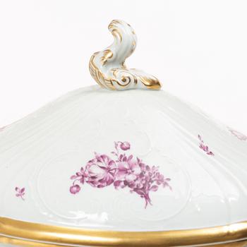 Royal Copenhagen, dinner service, 72 pieces, 'Juliane Marie Purple' 1905.