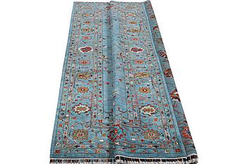 A carpet, Ziegler Ariana, c. 298 x 210 cm.