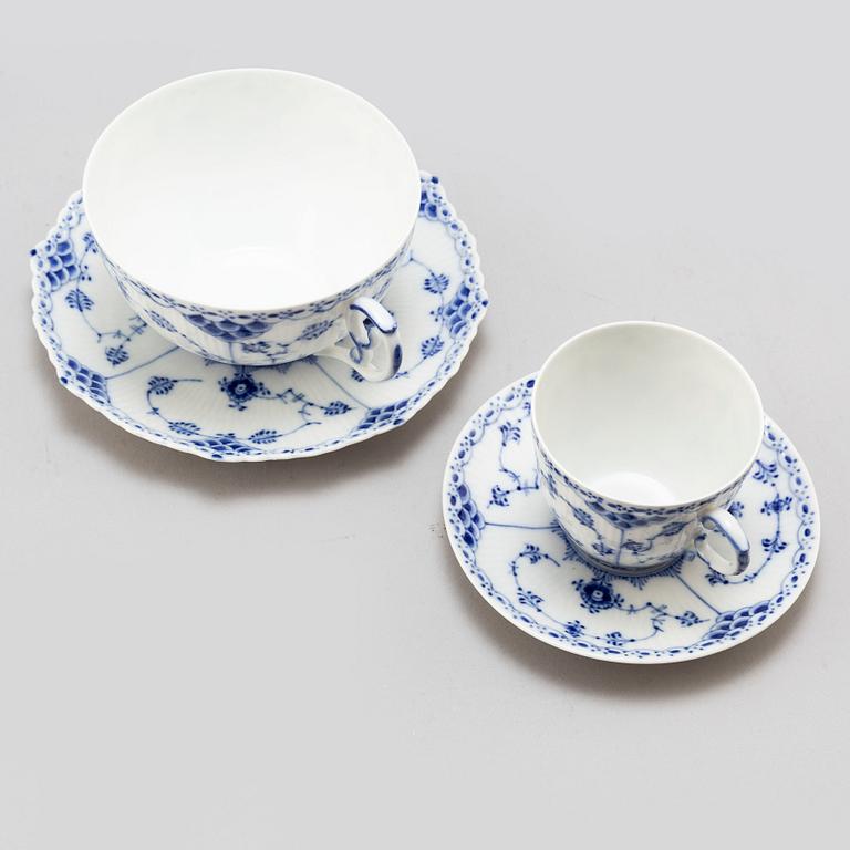 SERVIS, 46 delar, porslin. Royal Copenhagen, Musselmaalet, 1900-tal.