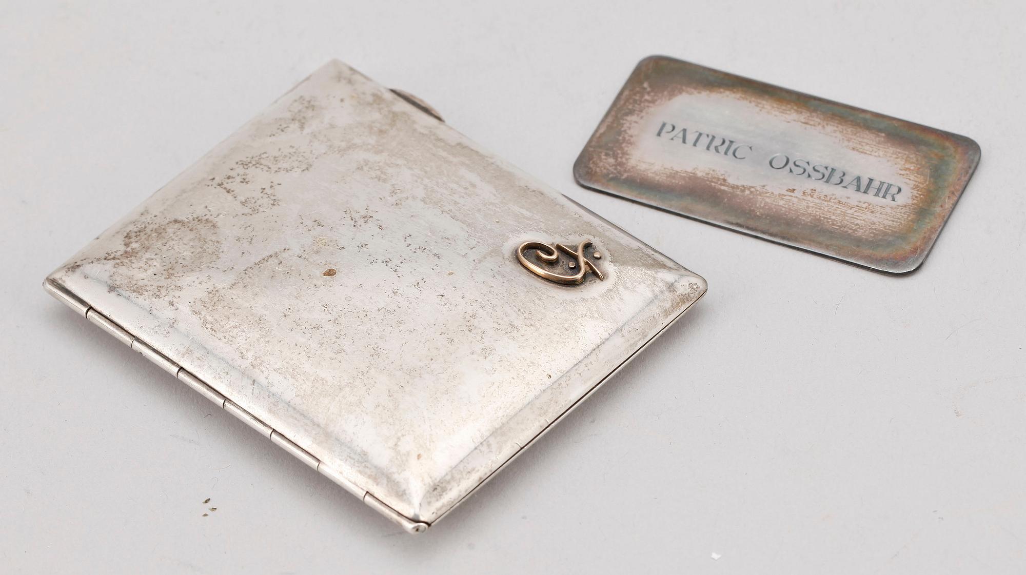 CIGARETTETUI resp FRIBILJETT, silver, bla C G Hallberg, 1891 samt 1968.