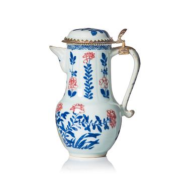 1166. A ewer with cover, Qing dynasty, early 18th Century.