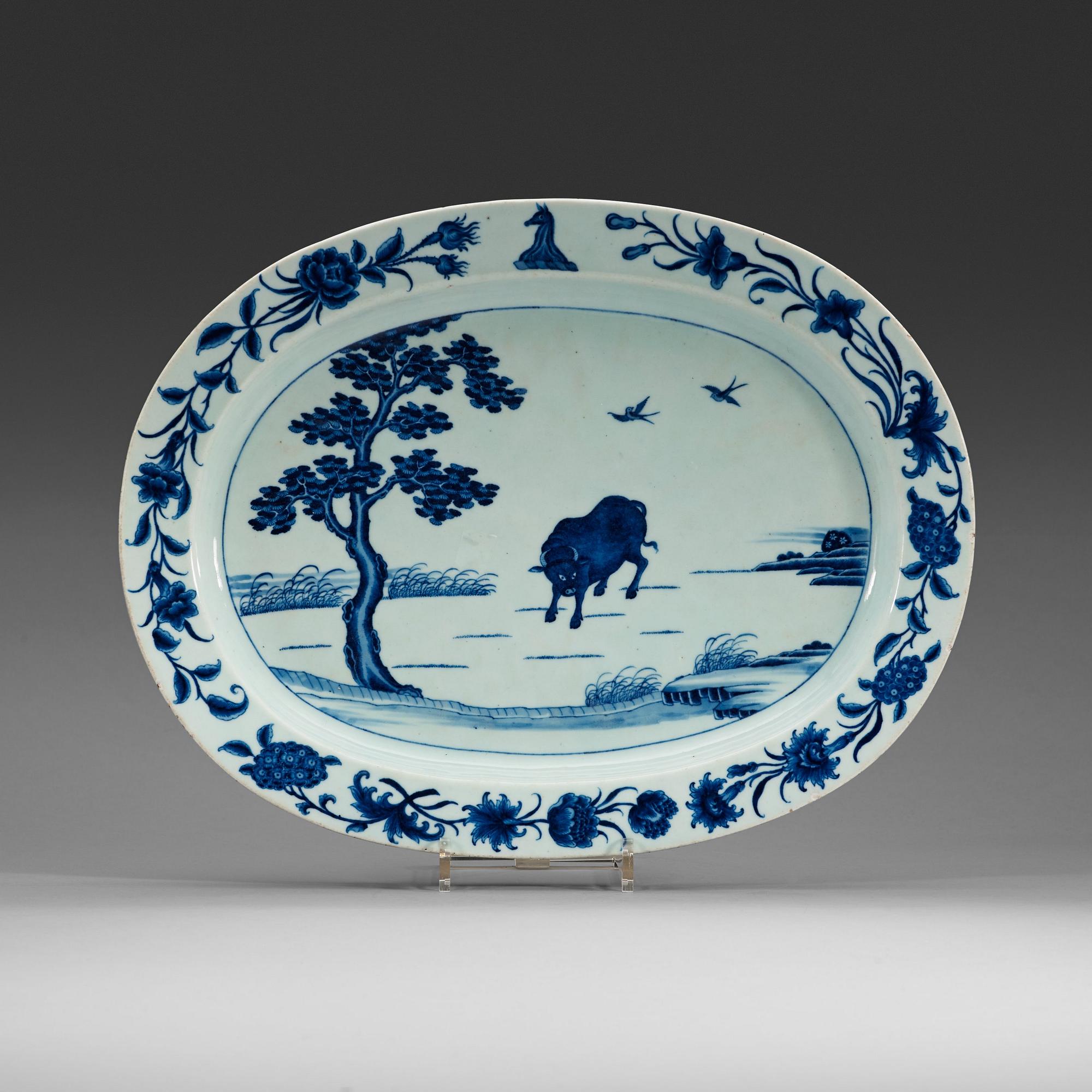 A large armorial serving dish, Qing dynasty, Qianlong (1736-95).