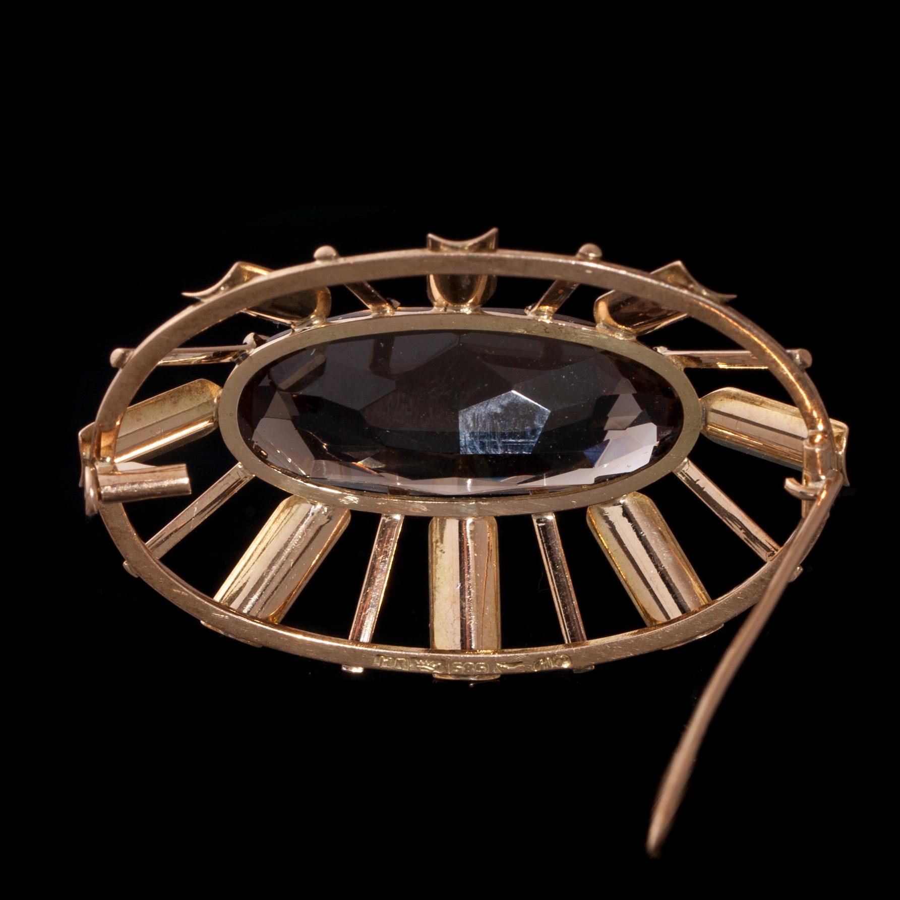 BROSCH, 14K guld, rökkvarts. Vikt ca 7,0 g.