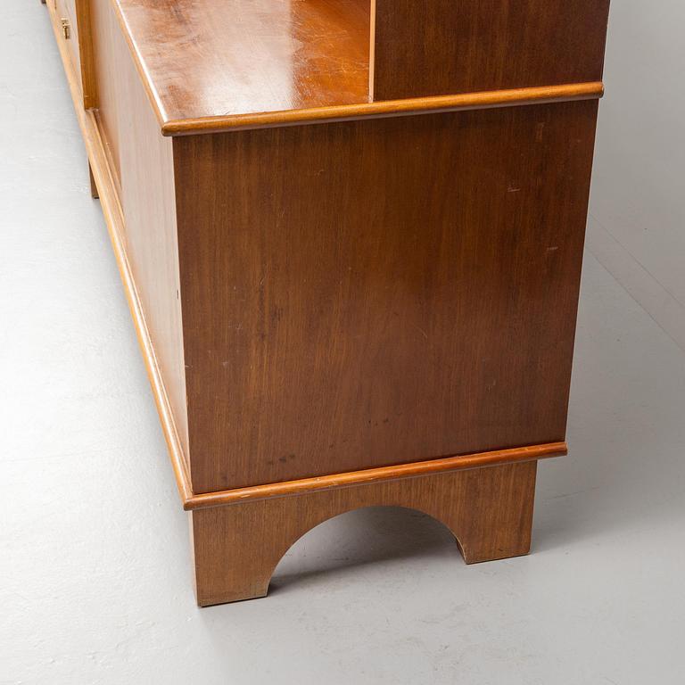 Josef Frank, sideboard med skåp, hyllor, skrivklaff och lådor, Firma Svenskt Tenn, specialbeställning 1940-50-tal.
