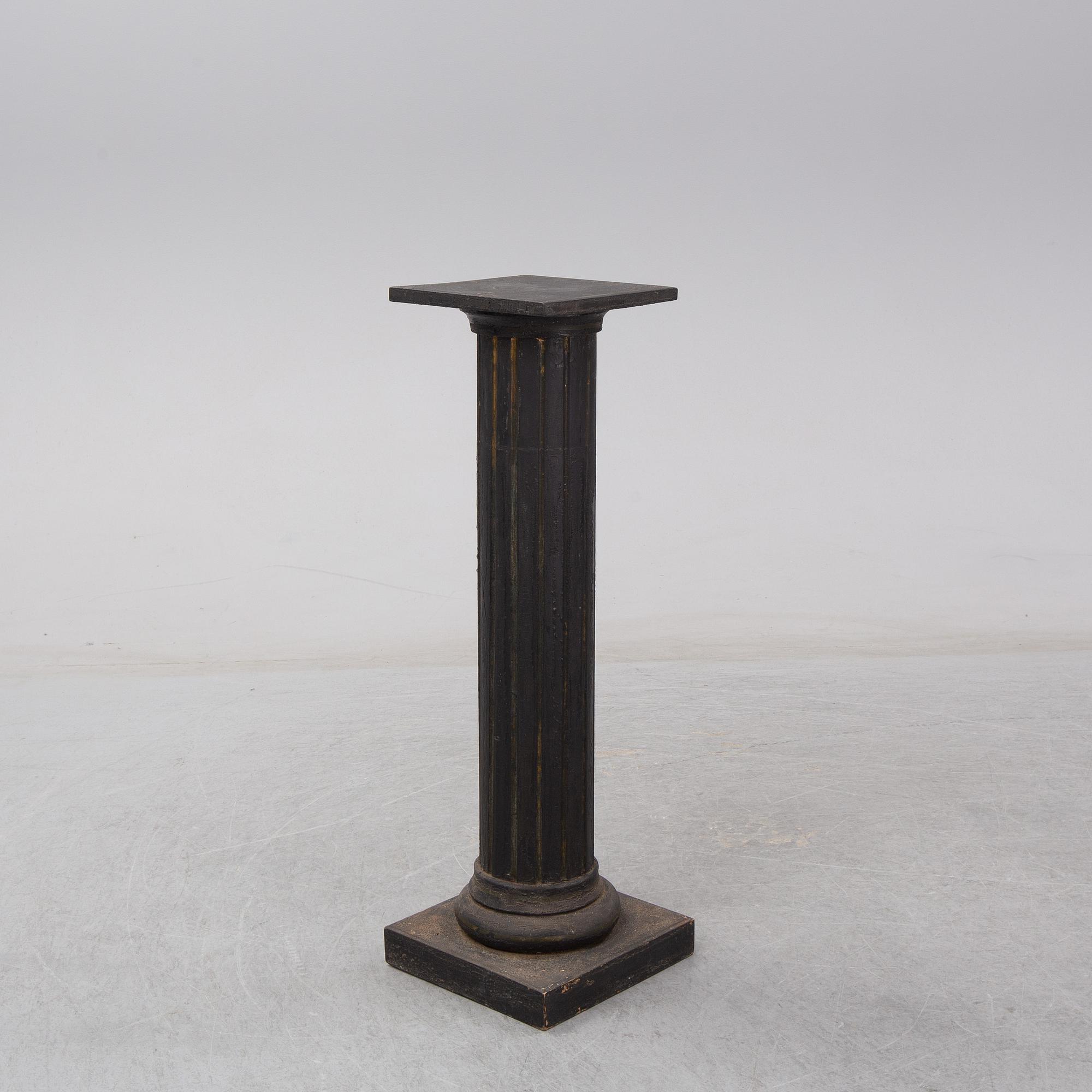 A late 19th century pedestal.