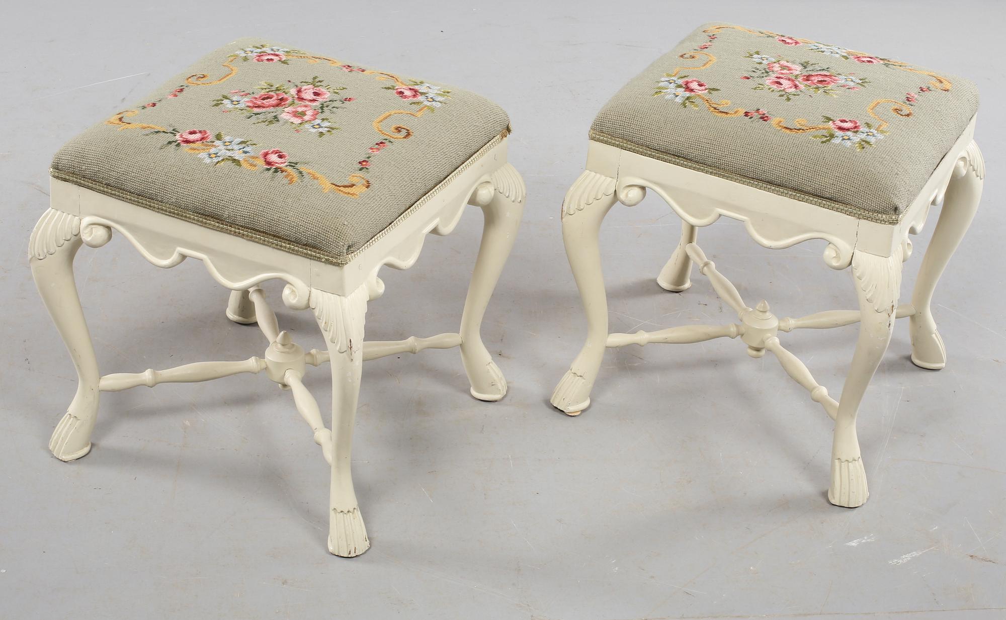 TABURETTER, ett par, senbarockstil, sent 1800-tal.