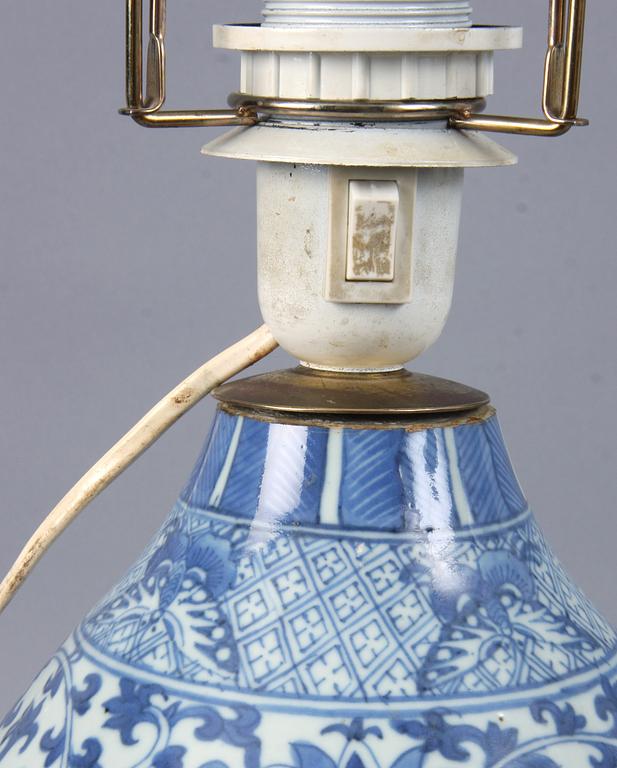 BORDSLAMPA, porslin, Kina, 1700/1800-tal.