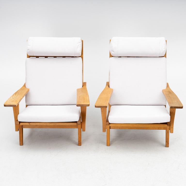 Hans J. Wegner, armchairs, a pair, "GE375", Getama, Gedsted, Denmark.